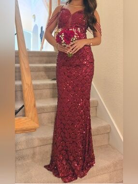 Women's Elegant Sequined Burgundy Evening Gown Prom Dress